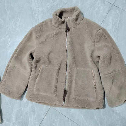 Manteau femme en laine d’agneau à col roulé